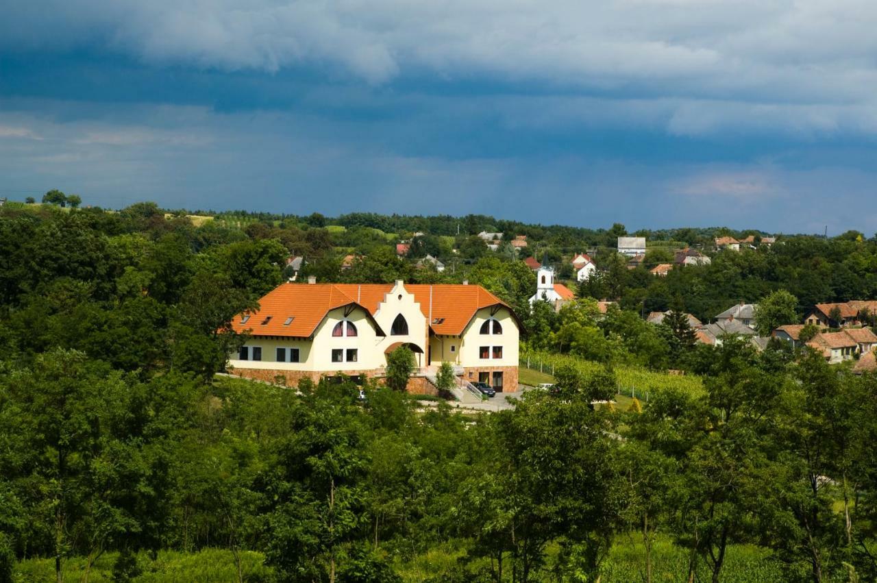 Bekesseg Szigete, Klasszik Apartman Sur Exterior foto