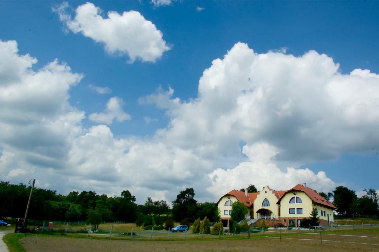 Bekesseg Szigete, Klasszik Apartman Sur Exterior foto